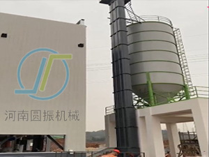 斗士提升機現(xiàn)場展示